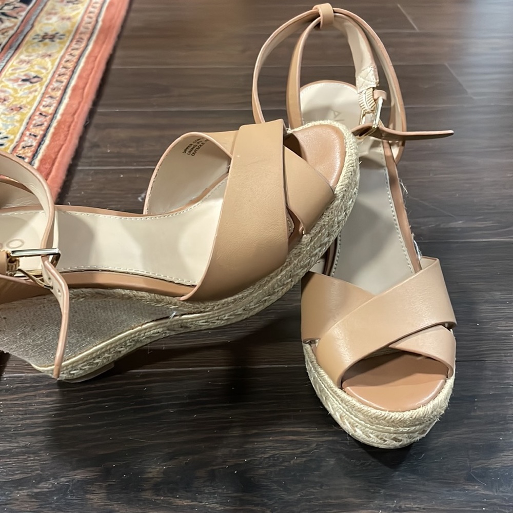 Adorable leather Aldo sandals
